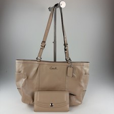 Coach Gallery Leather Shoulder Handbag Tote Purse Beige F17722 EUC W/ Wallet picture