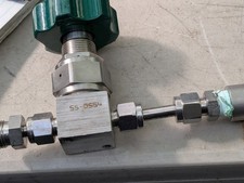Nupro SS-DSS4 Stainless Steel Manual Needle Valve 1/4 in NPT picture