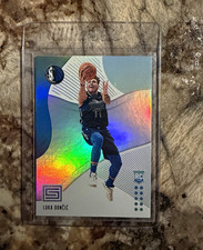 Panini 2018-19 Status Rookies 1 Luka Dončić Rookie #122 Mavericks Card picture