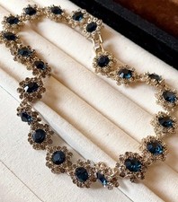 A Luxurious Vintage Court-style Multi-layered Floral Pattern Necklace picture