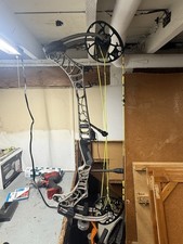 Mathews Phase 4 29 Right-Hand 70lbs 28in Draw picture