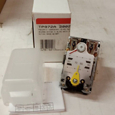NEW HONEYWELL TP972A2002 PNEUM. THERMOSTAT 13 PSI REVERSE 18 PSI DIRECT 60-90ºF picture