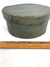 antique pantry box 5.5 x 2.25 round green paint unusual original signed 19thc  picture