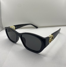Gucci Cat Eye Black & Gold GG Logo Women’s Sunglasses- Grey Lens *PRE-OWNED* picture