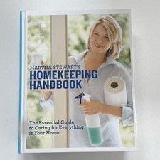 Martha Stewart's Homekeeping Handbook 1st Edition 2006 Hardcover EXCELLENT COND picture