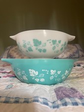 Rare jaj turqouise pyrex 443 and 444 bowls. picture