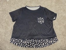 Women Black And Daisy pattern t shirt picture