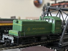 Vintage AHM HO Scale EMD SW-1 Powered Diesel Switcher - Southern Railway -Tested picture