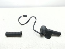 17-25 Triumph Street Scrambler 900 Front Throttle Twist Grip Set T2042119 picture