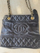 CHANEL Black Quilted Shoulder Bag Gold Chain Strap CC Logo Zip Medium Charm picture