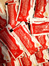 🔴 Lot of 120 McDonald's Fast Food Ketchup Catsup Condiments Sauce Packets - New picture