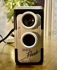 Vintage Herbert George Co. Insta Flash 620 Camera USA Strap picture