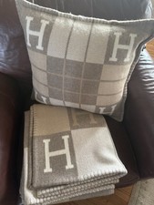 AUTHENTIC HERMÈS Avalon III Wool Cashmere Blanket in Coco Camomille Pillow Set ✅ picture