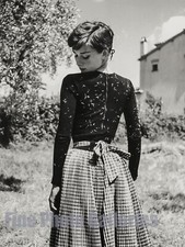 1955/76 Vintage AUDREY HEPBURN Actress PHILIPPE HALSMAN Duotone Photo On 12x16 picture