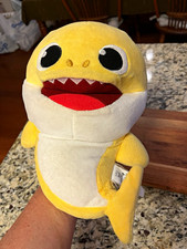Pinkfong Baby Shark Yellow Shark Plush Stuffed Animal Sings puppet Toy picture