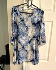 Jones New York Women’s L/XL Blue White Floral Knit Tunic Blouse Scoop Neck picture