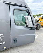 2021 FREIGHTLINER CASCADIA RH DOOR ASSEMBLY  picture