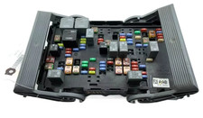 2010-2014 Chevrolet Suburban 1500 Engine Fuse Box OEM picture