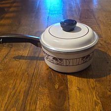VTG DILL 1.5 Qt Cast Aluminum Nonstick Saucepan w Lid, White/Brown picture