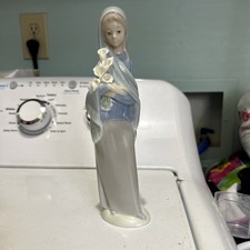LLADRO RETIRED PIECE #4650 Girl with Calla Lilies picture