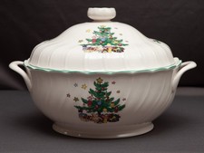 Nikko Happy Holidays 2.75 Qt Round Covered Casserole picture