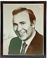 CARL REINER COMEDIAN TV SITCOM WRITER SIGNED FRAMED AUTOGRAPH PHOTO 8.5 x 10.5 picture