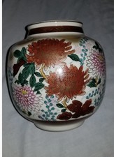 Japanese Kutani Ware porcelain flower vase 8x7” Hand painted picture