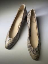 Stuart Weitzman Leather Snake Print Pump Almond Toe Slip-On Beige 8 Narrow picture