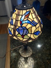 Tiffany Style Vintage Mini Accent Lamp, Hummingbird - 3D Raised Glass Eyes. EUC picture