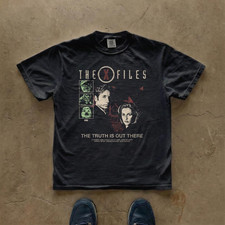 Mulder and Scully Retro Graphic T-shirt, Sci-Fi Horror Vintage Movie Tee picture