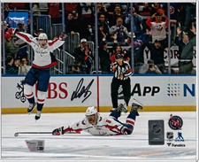 Alexander Ovechkin Autographed 16 x 20 895th Goal Celebration Photograph Fanatic picture