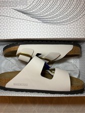 Birkenstock Women’s White Arizona Two-Strap Sandals with Gold Buckles BNWT picture