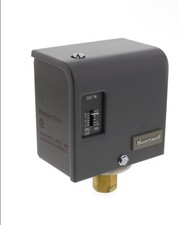 Honeywell/Resideo Pressure Controls PA404A1033 Brand New. NO BOX.  picture