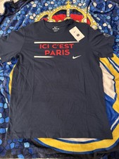NWT New Paris Saint Germain Nike Club Logo Navy Size Medium T-Shirt picture