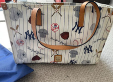 Dooney & Bourke NY Yankee Extra Large Tote Handbag Purse, Never used picture