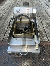 Wells 5E-F15CY 15 lb. Electric Countertop Fryer - 208-240V, 4319/5750W I picture