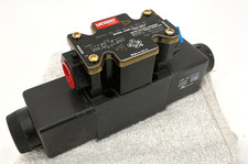 New Vickers DG4V-3S-2C-M-FW-B5-60 Solenoid Valve 350bar 110/120V 02-10957 No Box picture