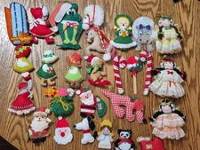 VINTAGE LOT OF HANDMADE FELT & SEQUINED BEADED CHRISTMAS ORNAMENTS & MORE picture