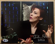 Catherine O'Hara Signed + “Delia” 8x10 Beetlejuice Photo Beckett Autograph picture