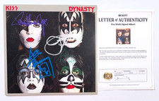 KISS BAND SIGNED DYNASTY VINYL ALBUM ACE PETER PAUL STANLEY GENE SIMMONS BAS picture