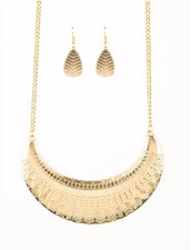 002 Paparazzi Large As Life Gold Necklace and Earrings Set - P2ST-GDXX-048XX picture