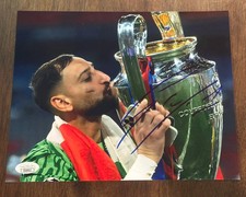 Gianluigi Donnarumma PSG Autographed 8x10 Photo JSA COA picture