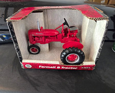 ERTL McCormick Farmall B Tractor 1:16 Diecast Steering Mechanism w/ Box picture