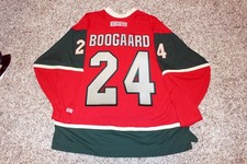 Derek Boogaard Minnesota Wild NHL Jersey Mens CCM Rare Sewn Boogyman Medium new picture