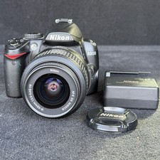 Nikon D D3000 10.2MP Digital SLR Camera - Black (Kit w/ AF-S DX VR 18-55mm Lens) picture