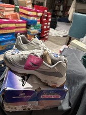 8 Women’s Sketchers Silver Sparkly White Tennis Shoe Memory Foam picture