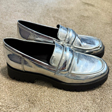 Nine West Women’s Silver Patent Loafer Lug Sole 9.5 picture