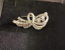 Stunning Lady’s 14 KT White Gold Antique Brooch picture