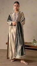 Pakistani Shalwar Kameez picture