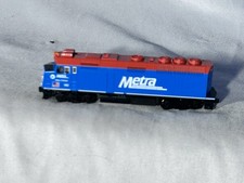 Striking KATO Chicago Metra F40-PH Locomotive #160 N Gauge picture